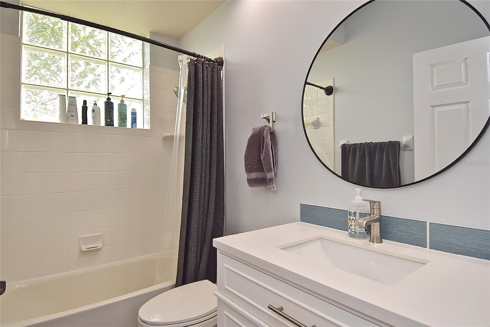 Bathroom with tub - 8309 MISTY LAKE CIR, SARASOTA