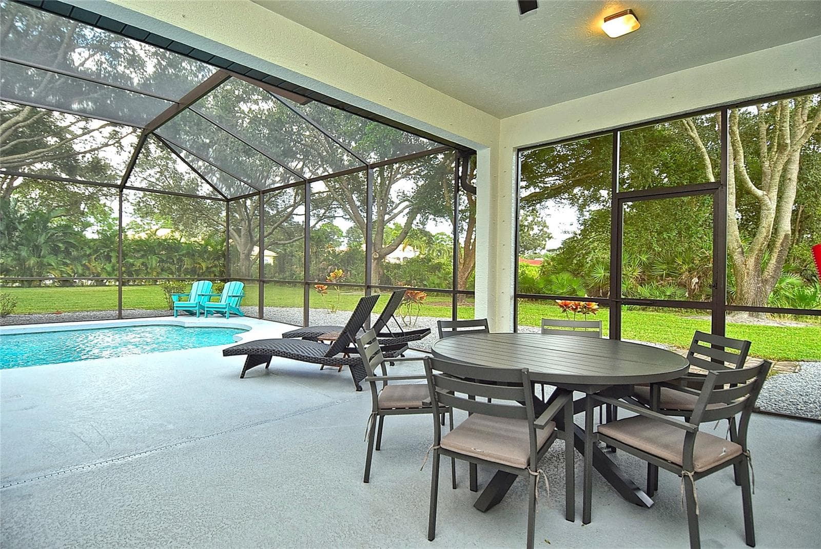 Outdoor dining - 8309 MISTY LAKE CIR, SARASOTA
