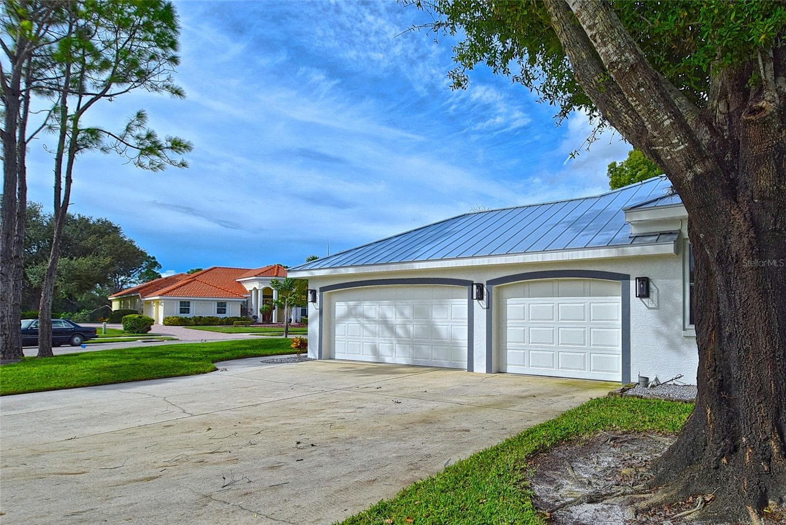 Garage exterior - 8309 MISTY LAKE CIR, SARASOTA