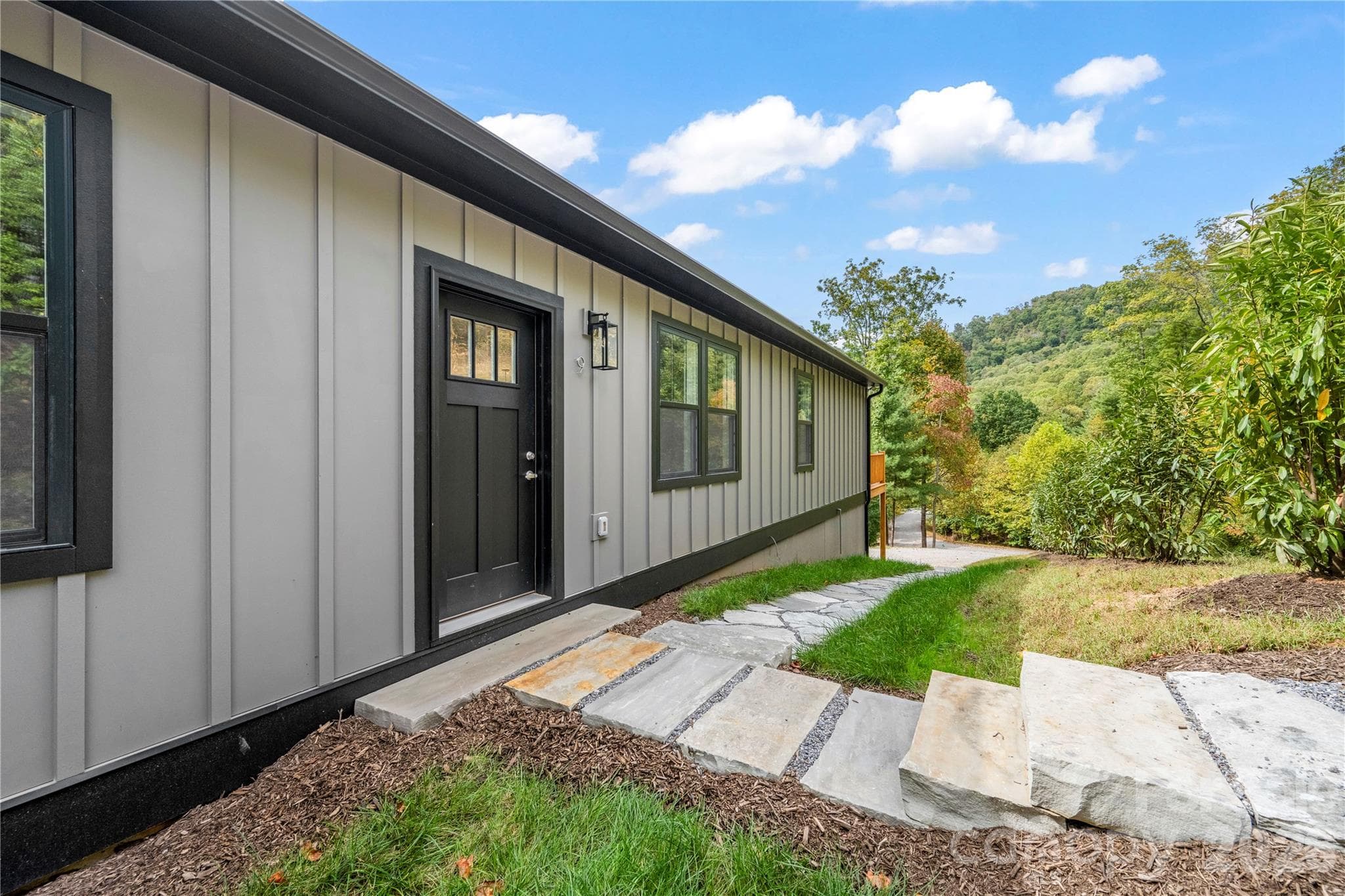 Easy access from Nellie Bell to main level - 9 Nellie Bell Lane, Swannanoa