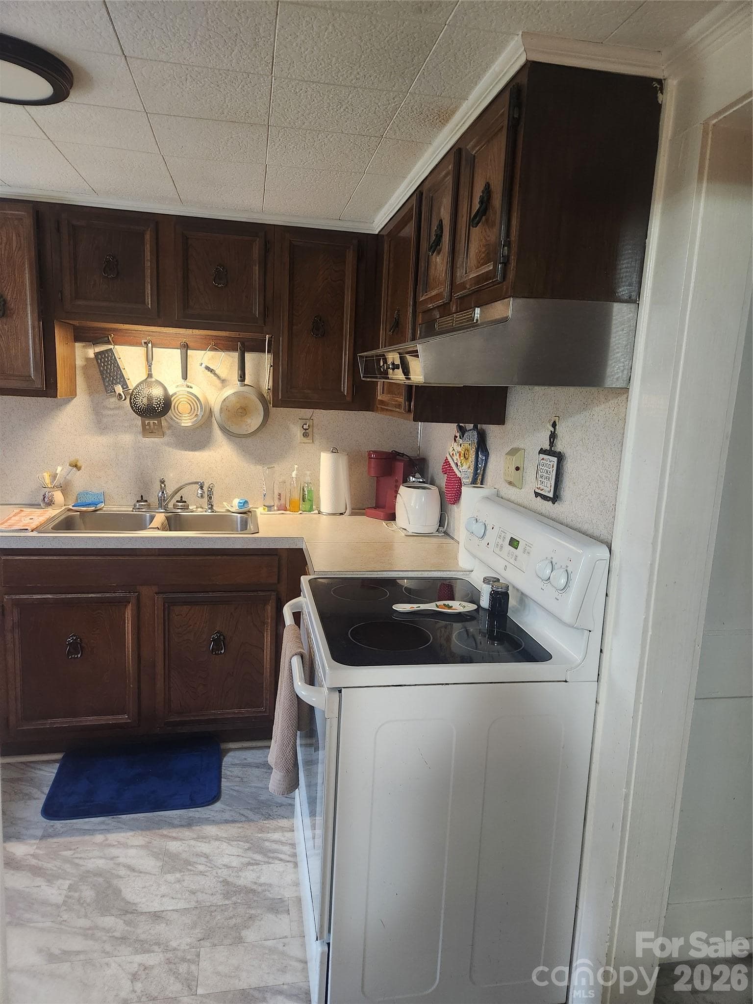 Kitchen - 1327 21st Street Street NE, Hickory