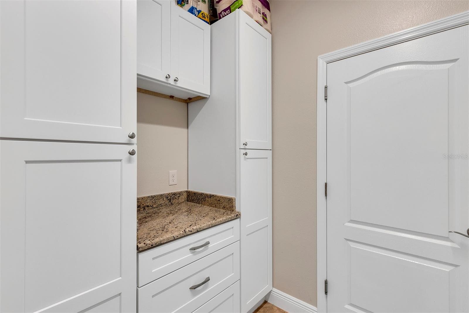 Single Family Residence at 27040 CAMERONS RUN, LEESBURG, photo 25 of 54