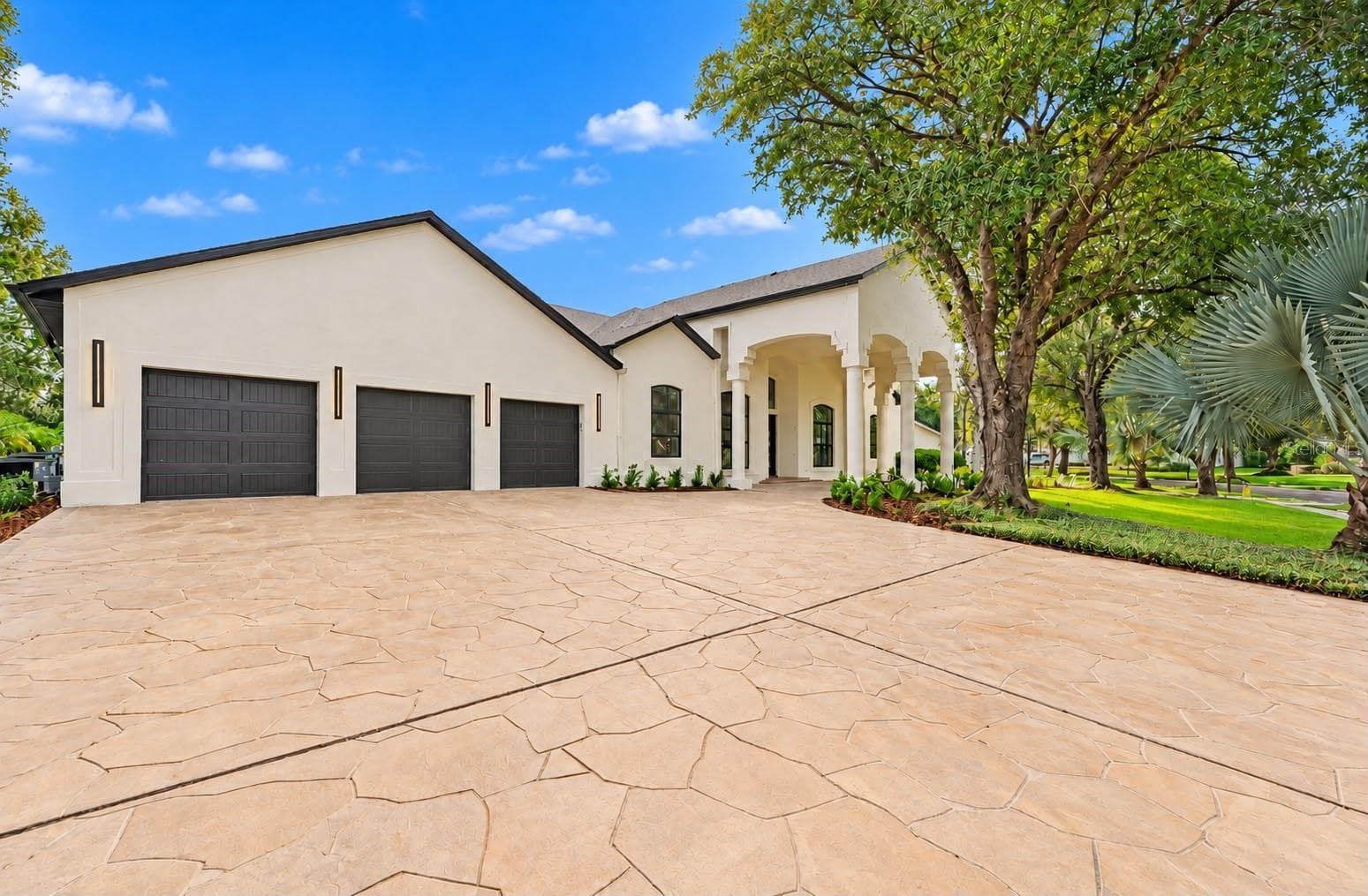 Driveway - 5021 WESLEY DR, TAMPA