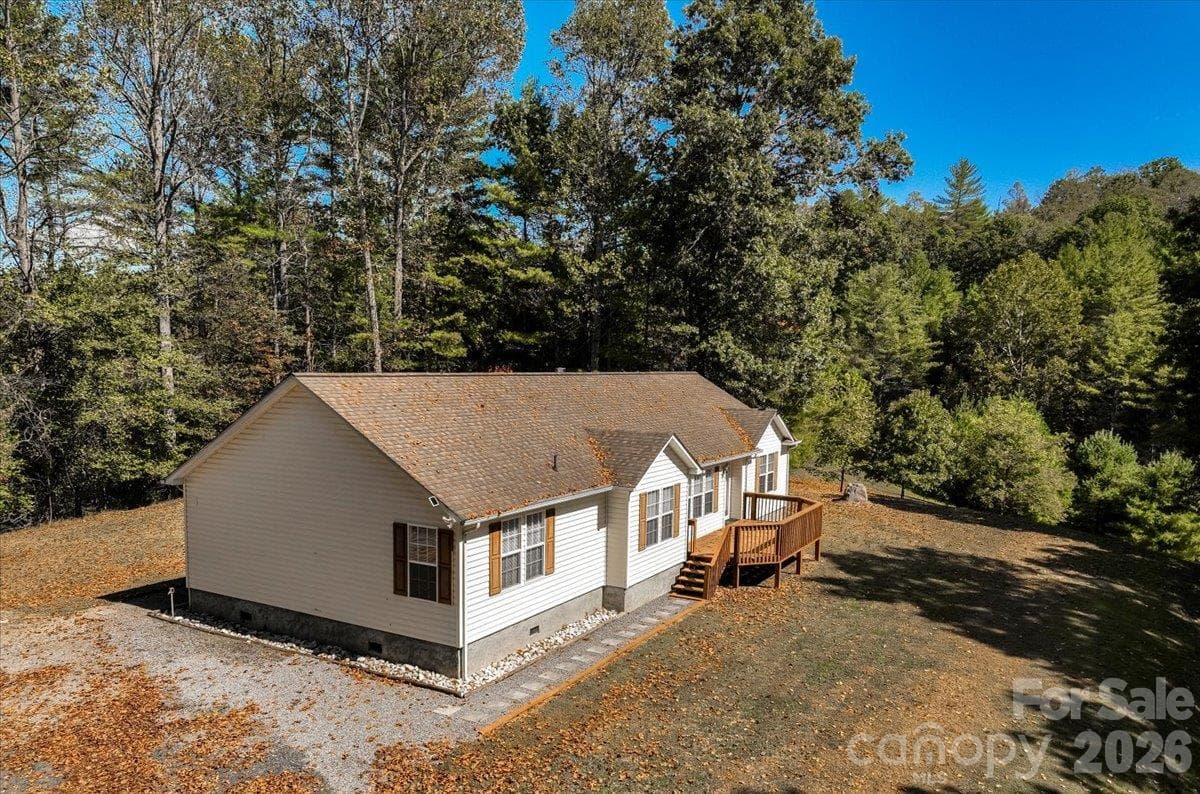 Single Family Residence at 59 Higher Ground Lane, Burnsville, photo 5 of 34