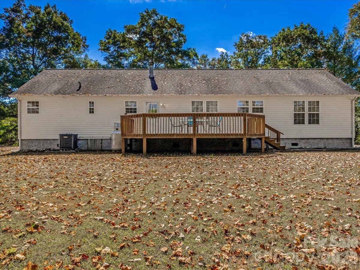 Single Family Residence at 59 Higher Ground Lane, Burnsville, photo 11 of 34