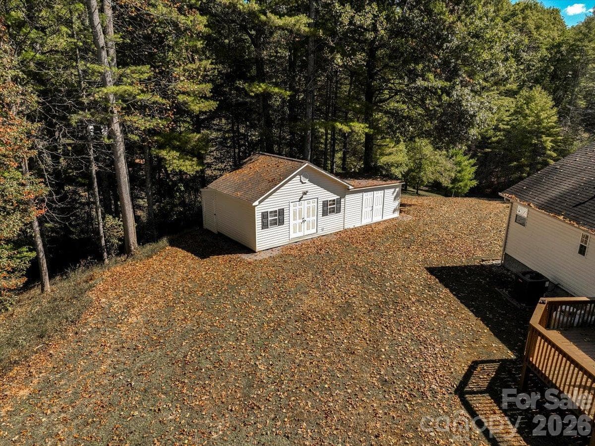 Single Family Residence at 59 Higher Ground Lane, Burnsville, photo 18 of 34