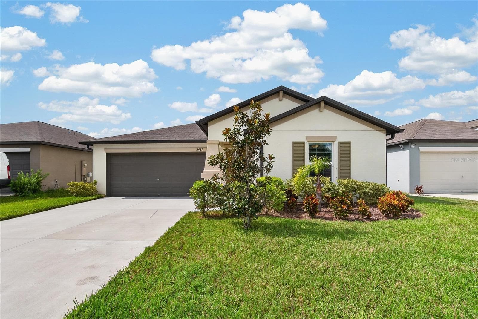 5487 BLUE AZURE DR