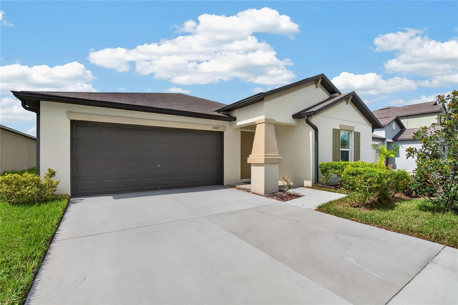 Single Family Residence at 5487 BLUE AZURE DR, WIMAUMA, photo 2 of 60