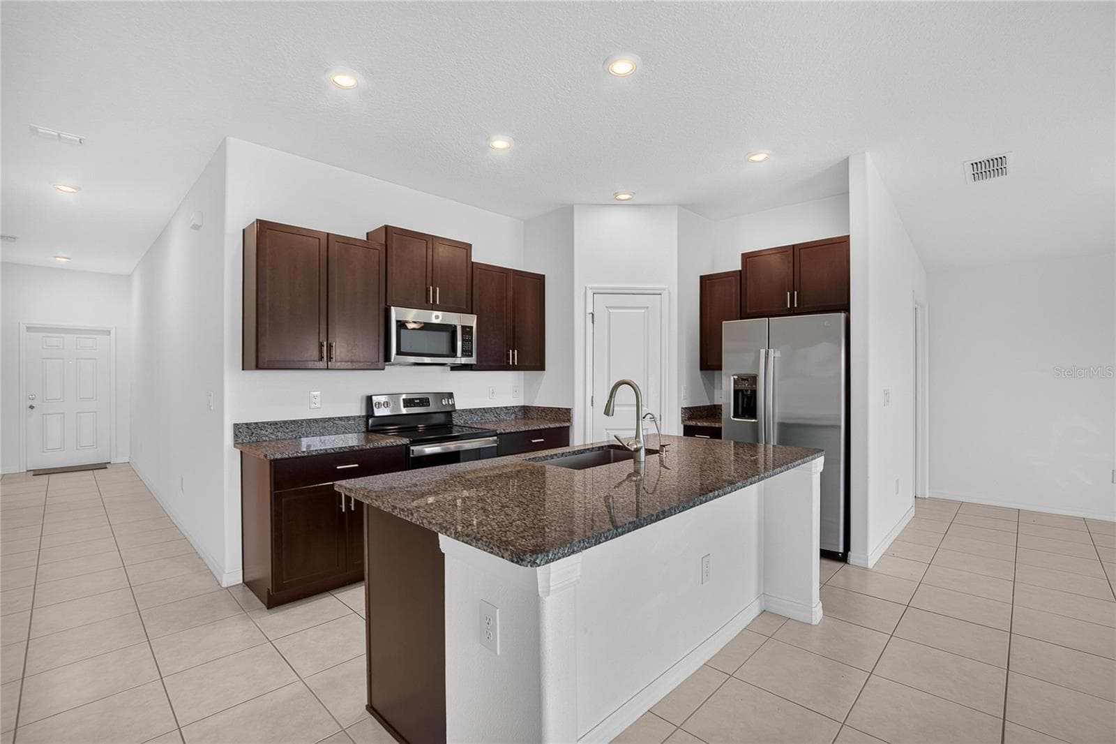 Single Family Residence at 5487 BLUE AZURE DR, WIMAUMA, photo 11 of 60