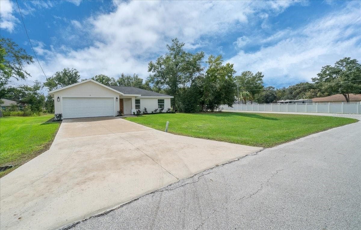 Single Family Residence at 2 DOGWOOD DRIVE RADL., OCALA, photo 8 of 37