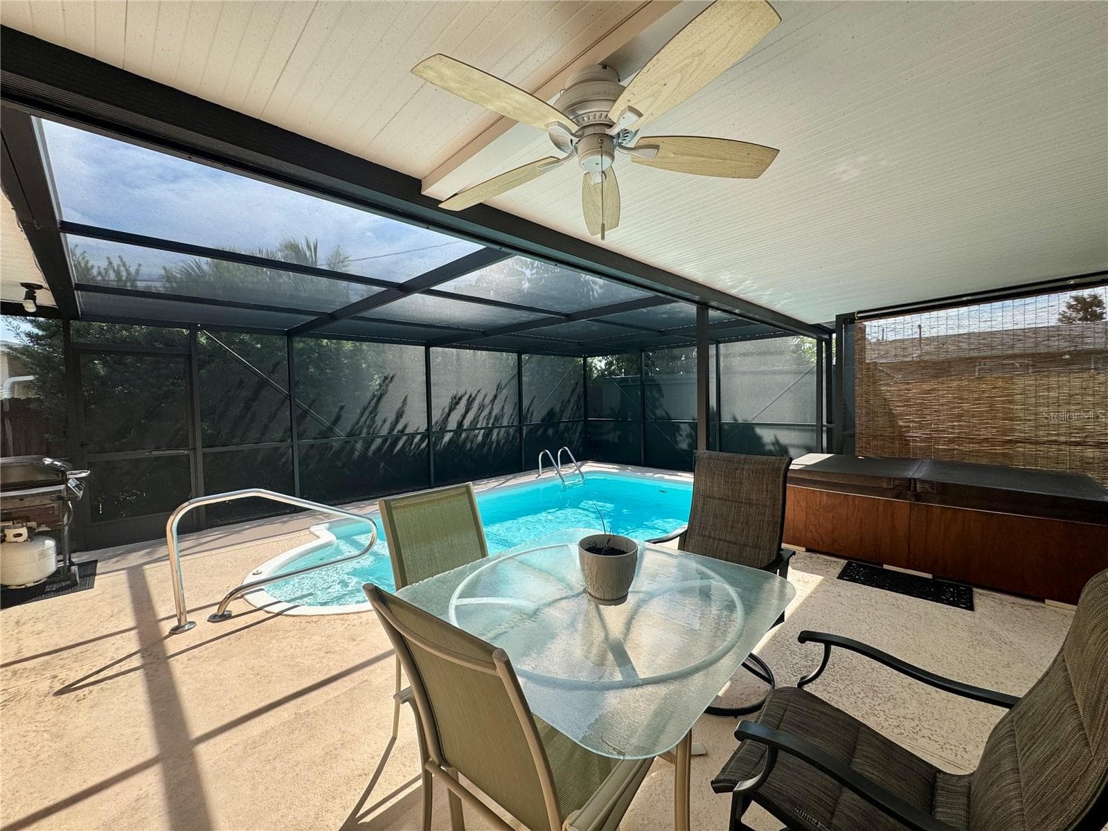 GORGEOUS POOL WITH SCREEN ENCLOSURE - 11424 80TH AVE, SEMINOLE
