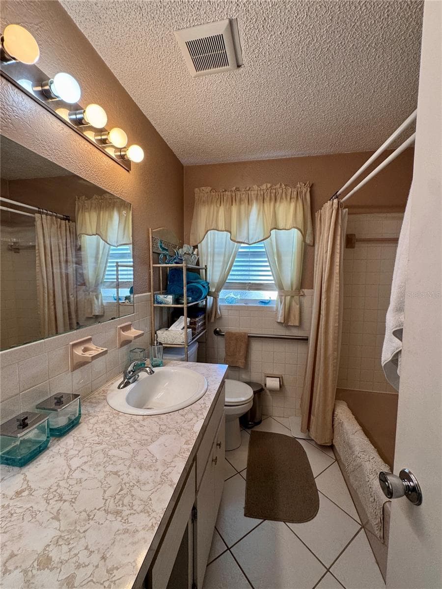 GUEST BATHROOM - 11424 80TH AVE, SEMINOLE