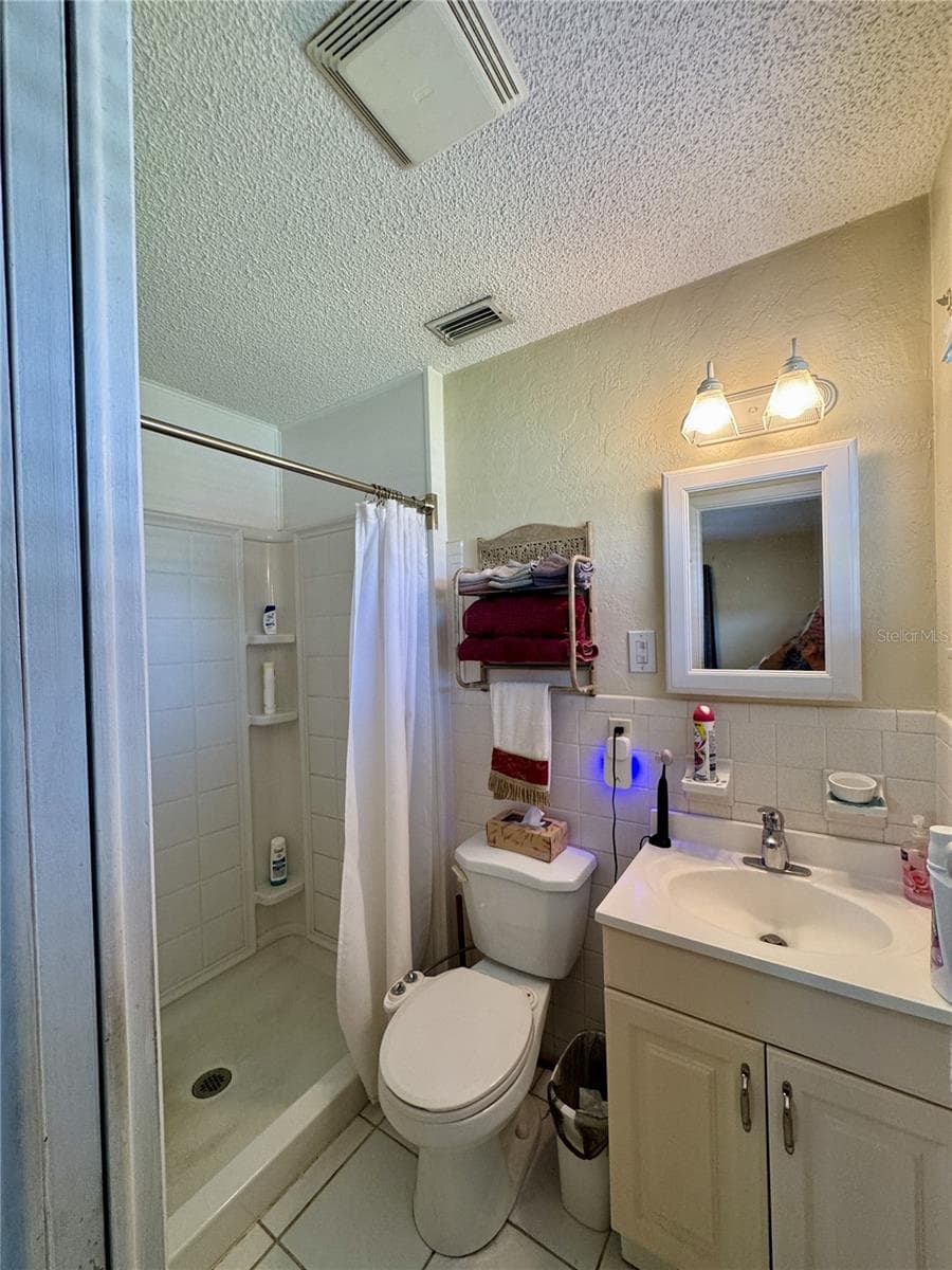 EN SUITE BATHROOM - 11424 80TH AVE, SEMINOLE