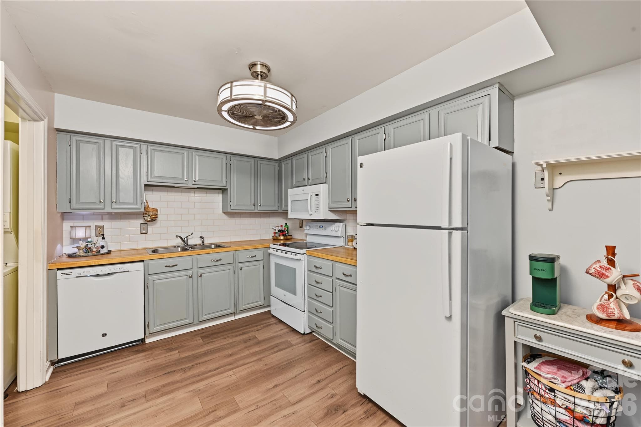 Condominium at 8303 Meadow Lakes Drive, Charlotte, photo 9 of 26