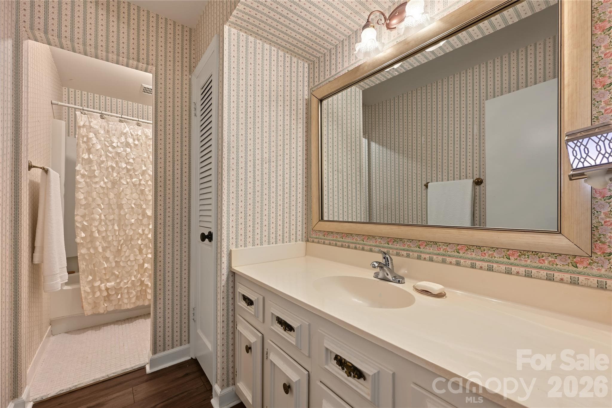 Hall Full Bath - 8303 Meadow Lakes Drive, Charlotte