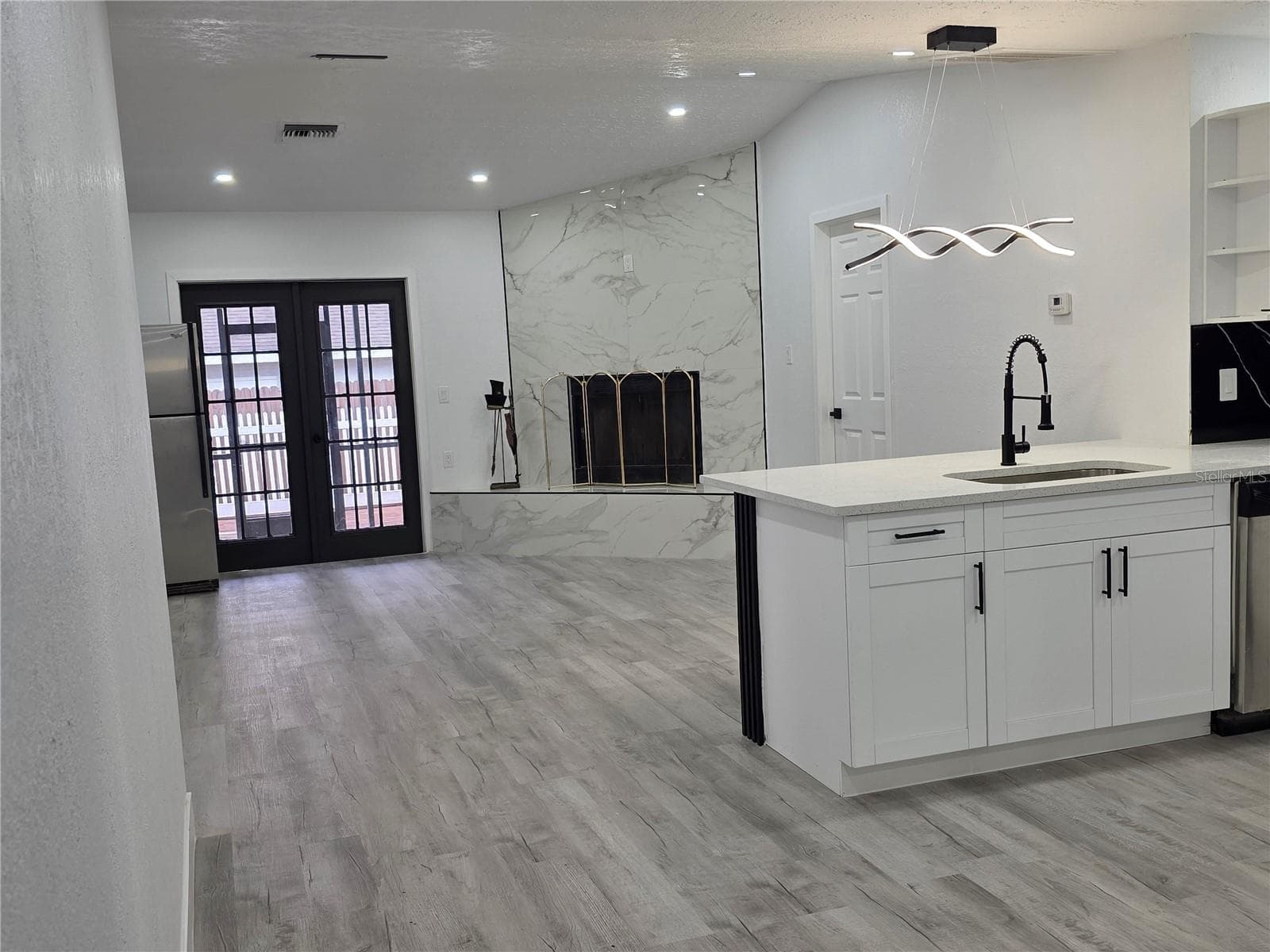 Single Family Residence at 5044 ROANOKE DR, HOLIDAY, photo 3 of 20