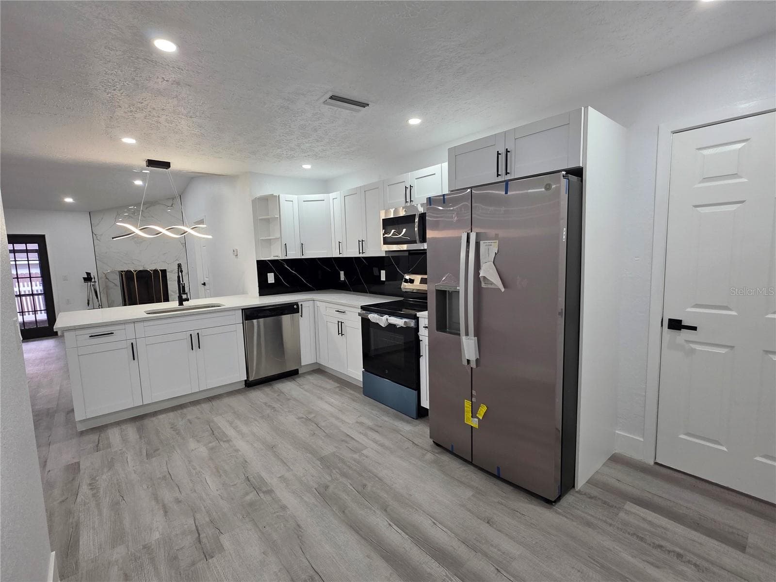 Single Family Residence at 5044 ROANOKE DR, HOLIDAY, photo 4 of 20