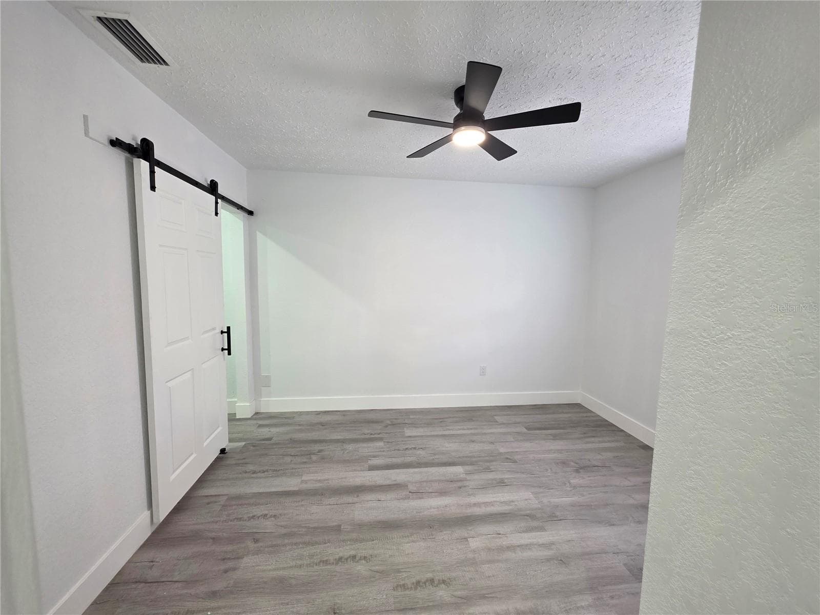 Single Family Residence at 5044 ROANOKE DR, HOLIDAY, photo 6 of 20
