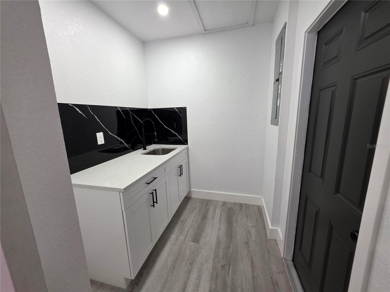 Single Family Residence at 5044 ROANOKE DR, HOLIDAY, photo 10 of 20