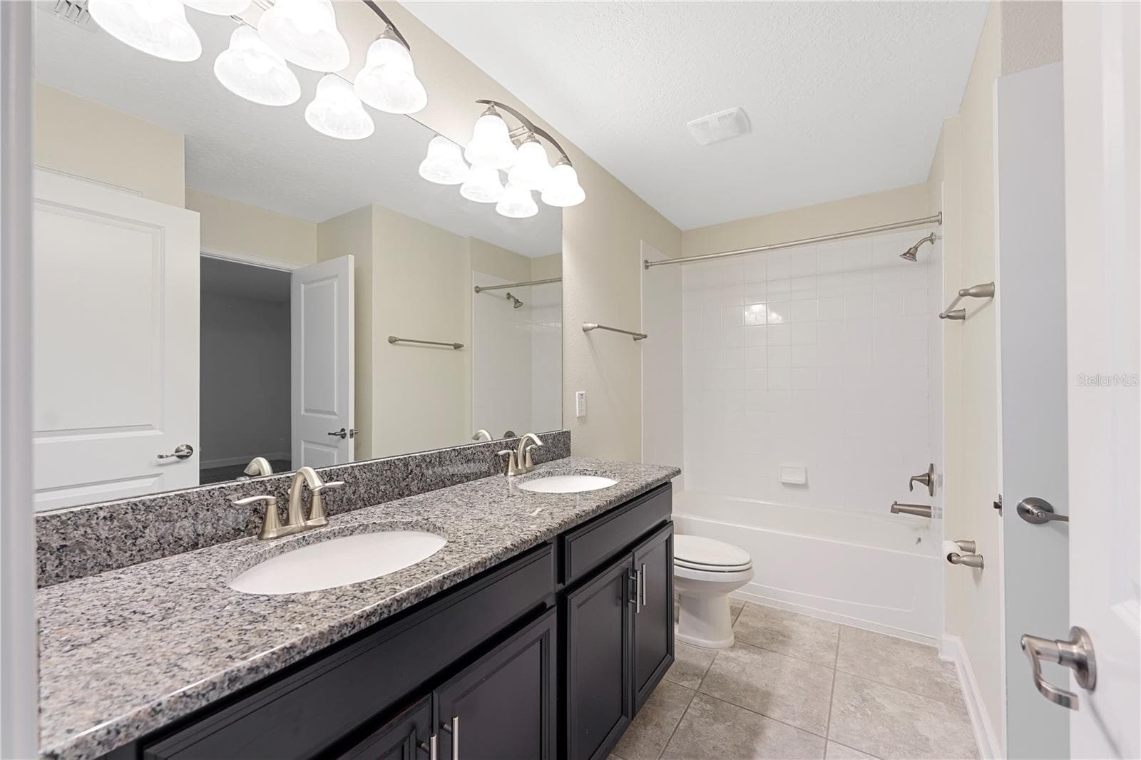 Single Family Residence at 9875 PECAN HICKORY WAY, ORLANDO, photo 25 of 41
