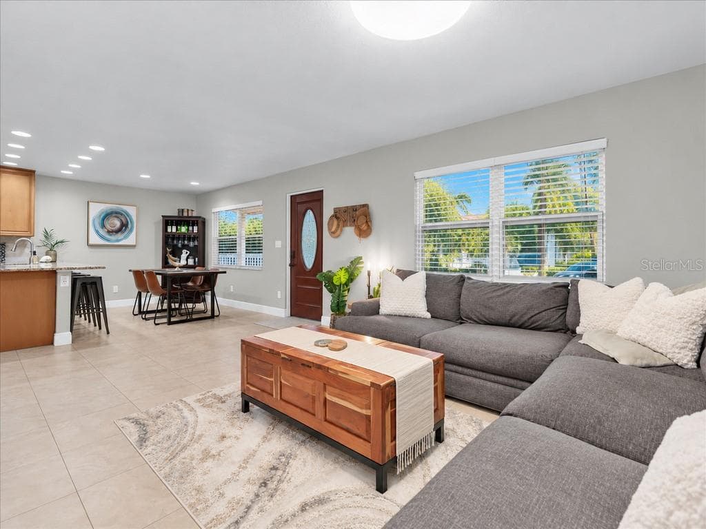 Single Family Residence at 2429 PARK ST N, ST PETERSBURG, photo 10 of 28