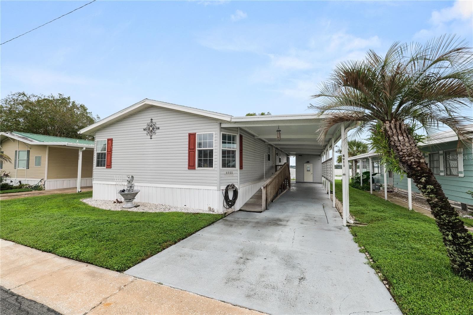 Manufactured Home at LAKELAND, photo 2 of 46