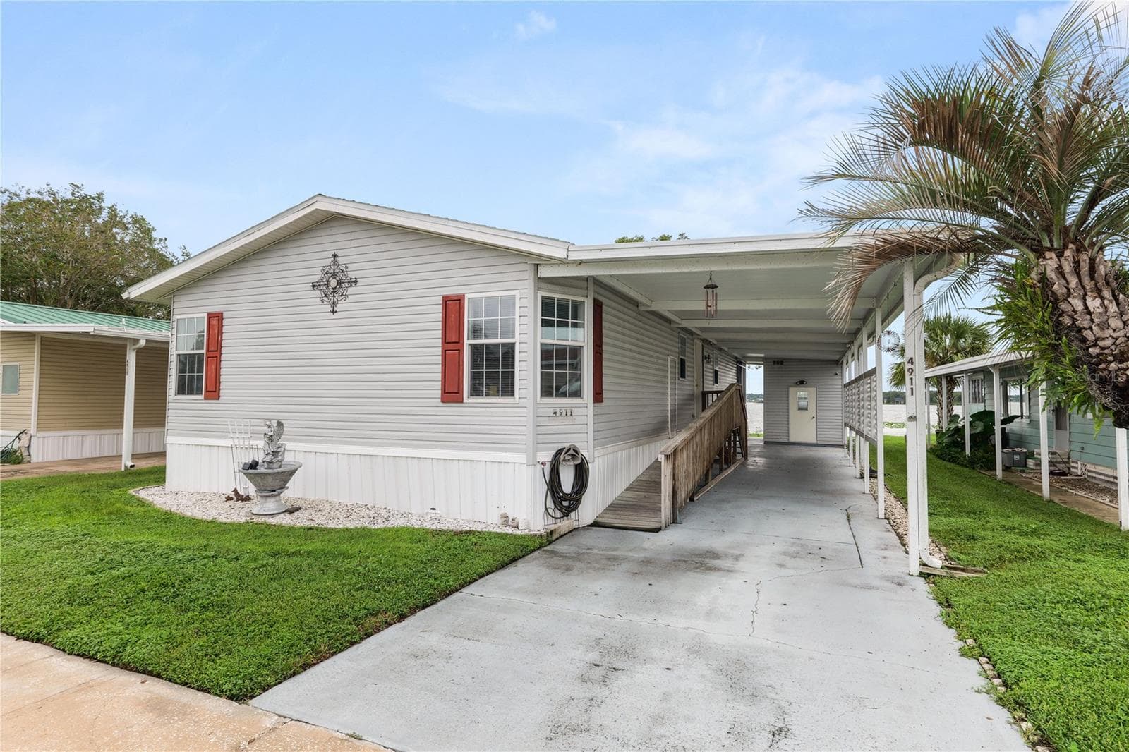 Manufactured Home at LAKELAND, photo 3 of 46