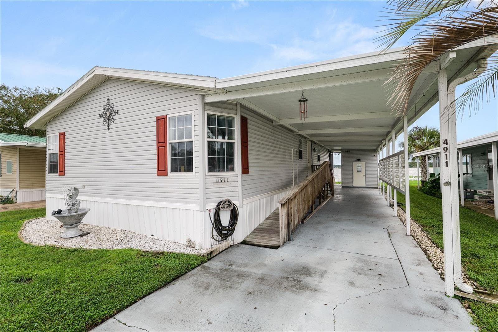 Manufactured Home at LAKELAND, photo 4 of 46