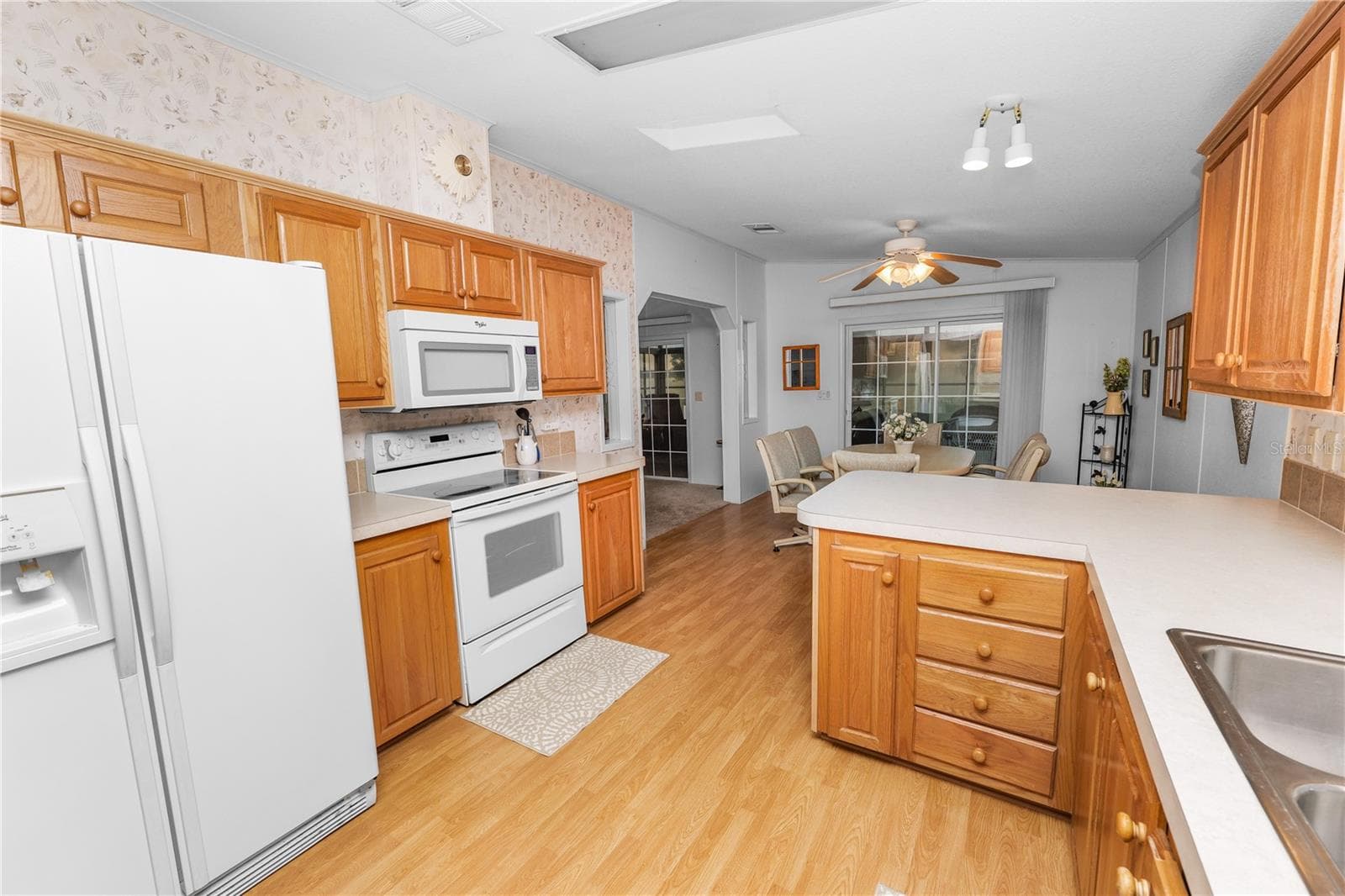 Manufactured Home at LAKELAND, photo 6 of 46