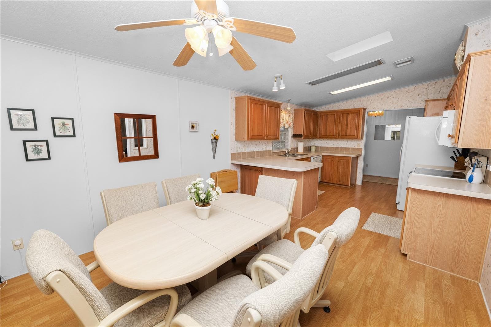 Manufactured Home at LAKELAND, photo 12 of 46