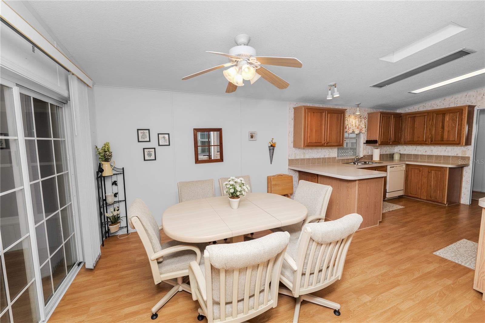 Manufactured Home at LAKELAND, photo 13 of 46