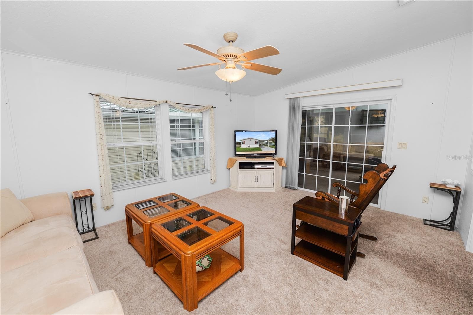 Manufactured Home at LAKELAND, photo 17 of 46