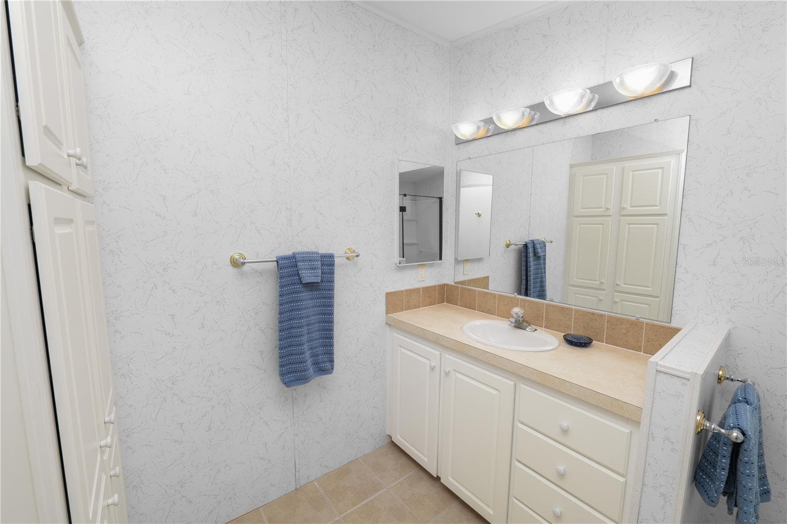 Manufactured Home at LAKELAND, photo 26 of 46