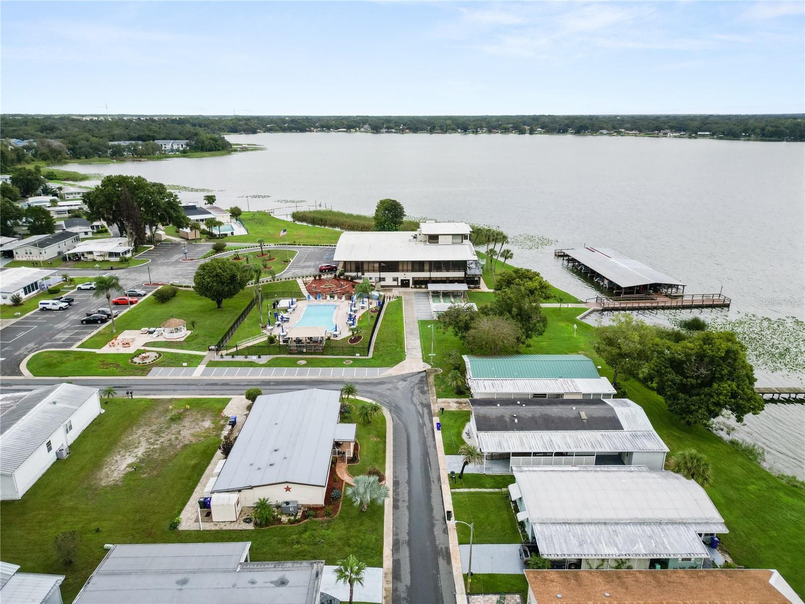 Manufactured Home at LAKELAND, photo 42 of 46