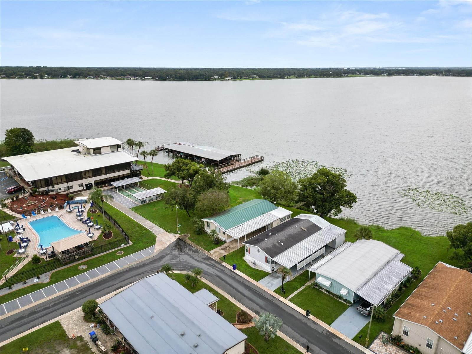 Manufactured Home at LAKELAND, photo 44 of 46
