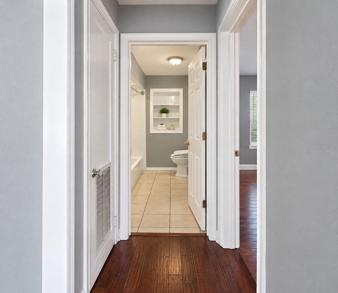 Bathroom Hallway - 936 E SHADOWLAWN AVE, TAMPA