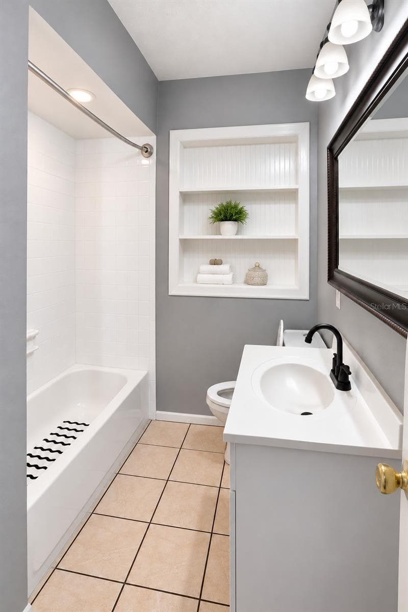 Full Bathroom 1 - B - 936 E SHADOWLAWN AVE, TAMPA