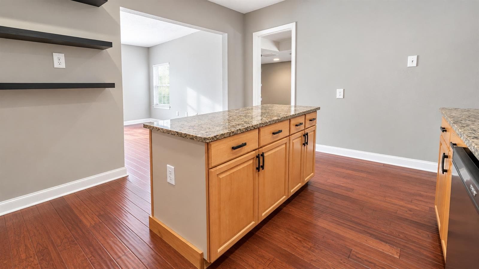 Kitchen B - 936 E SHADOWLAWN AVE, TAMPA