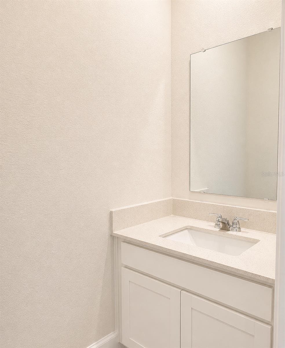 Bathroom Vanity - 409 BOGEY DR, DAVENPORT