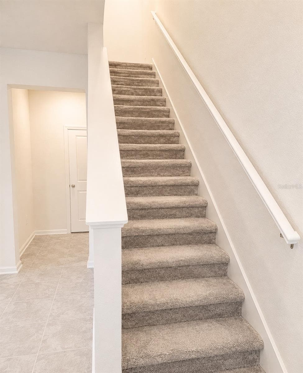Interior Staircase - 409 BOGEY DR, DAVENPORT