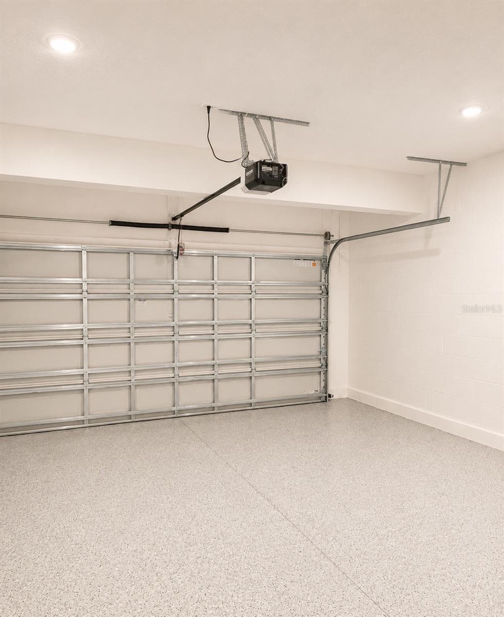 Attached Garage - 409 BOGEY DR, DAVENPORT