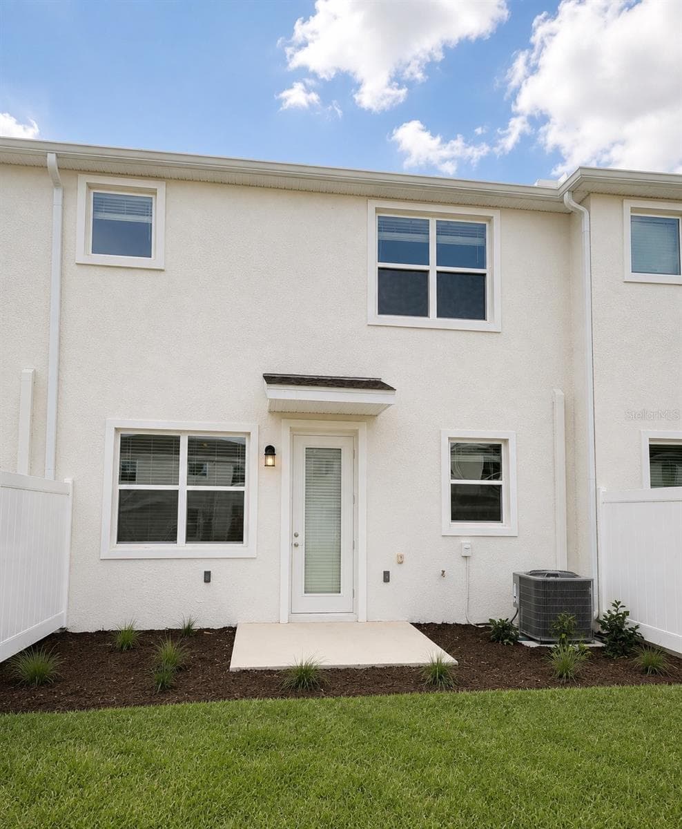 Rear Exterior View - 409 BOGEY DR, DAVENPORT