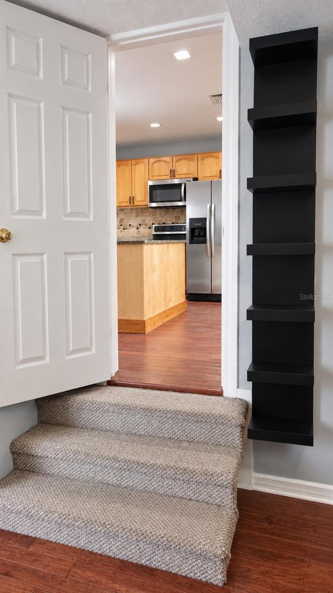 Entertainment Room-A - 936 E SHADOWLAWN AVE, TAMPA