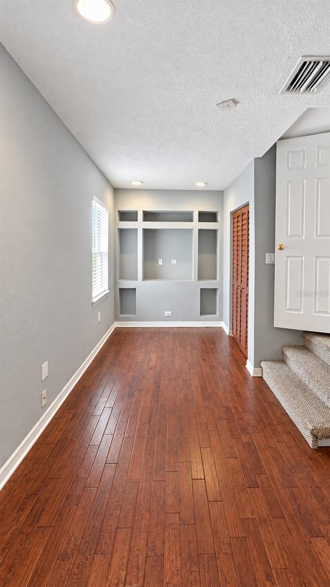 Entertainment Room-B - 936 E SHADOWLAWN AVE, TAMPA
