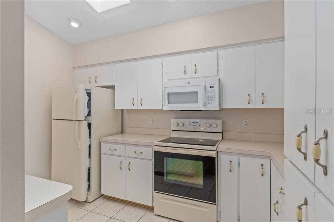 Single Family Residence at 27 S Masters DR, HOMOSASSA FL 34446, photo 12 of 56