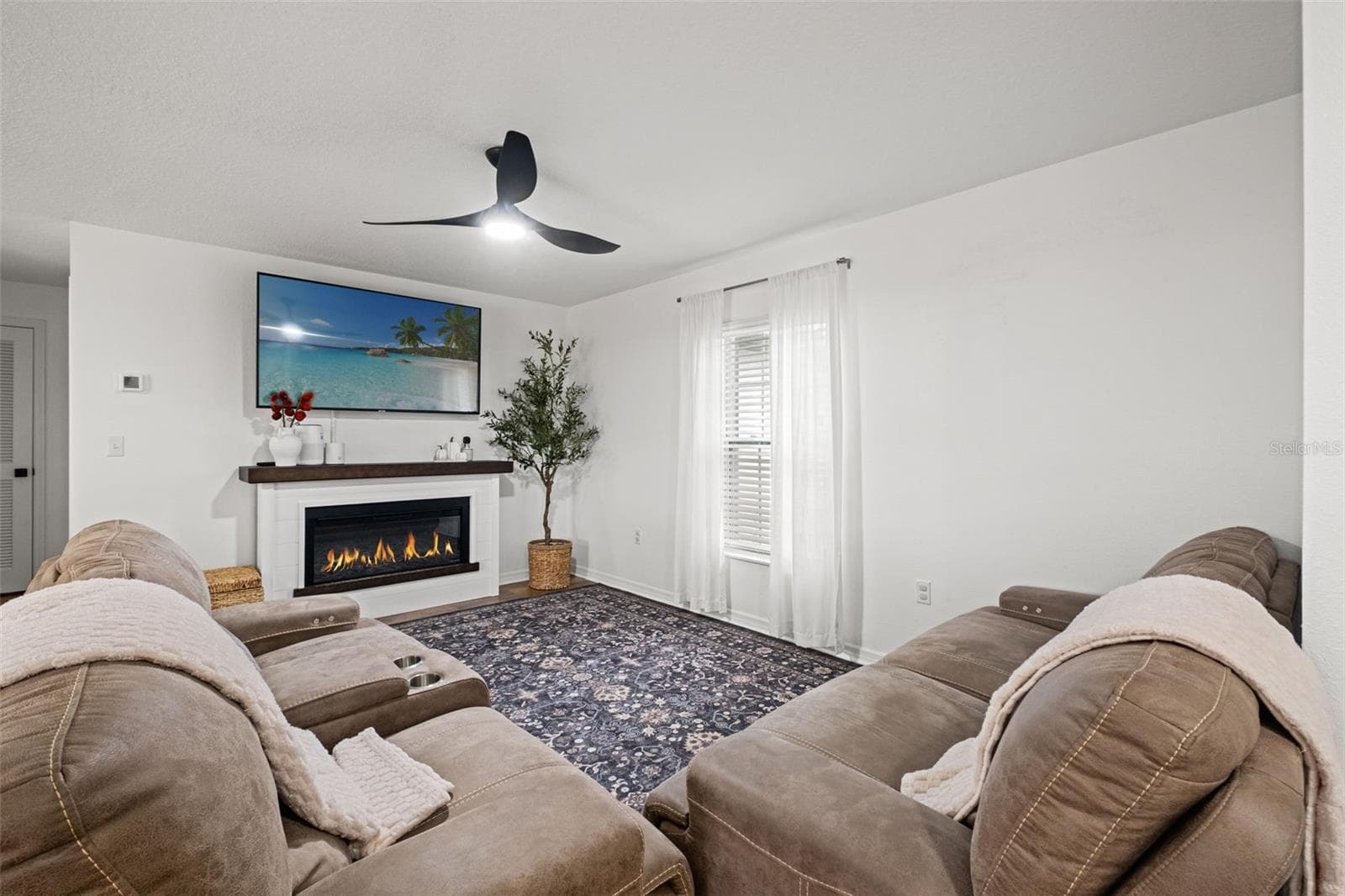 family room - 13094 PAPERCRAFT AVE, WEEKI WACHEE