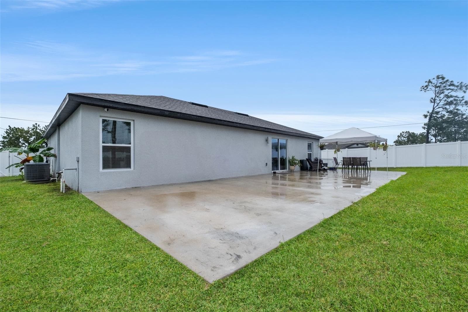 Concrete slab out back - 13094 PAPERCRAFT AVE, WEEKI WACHEE