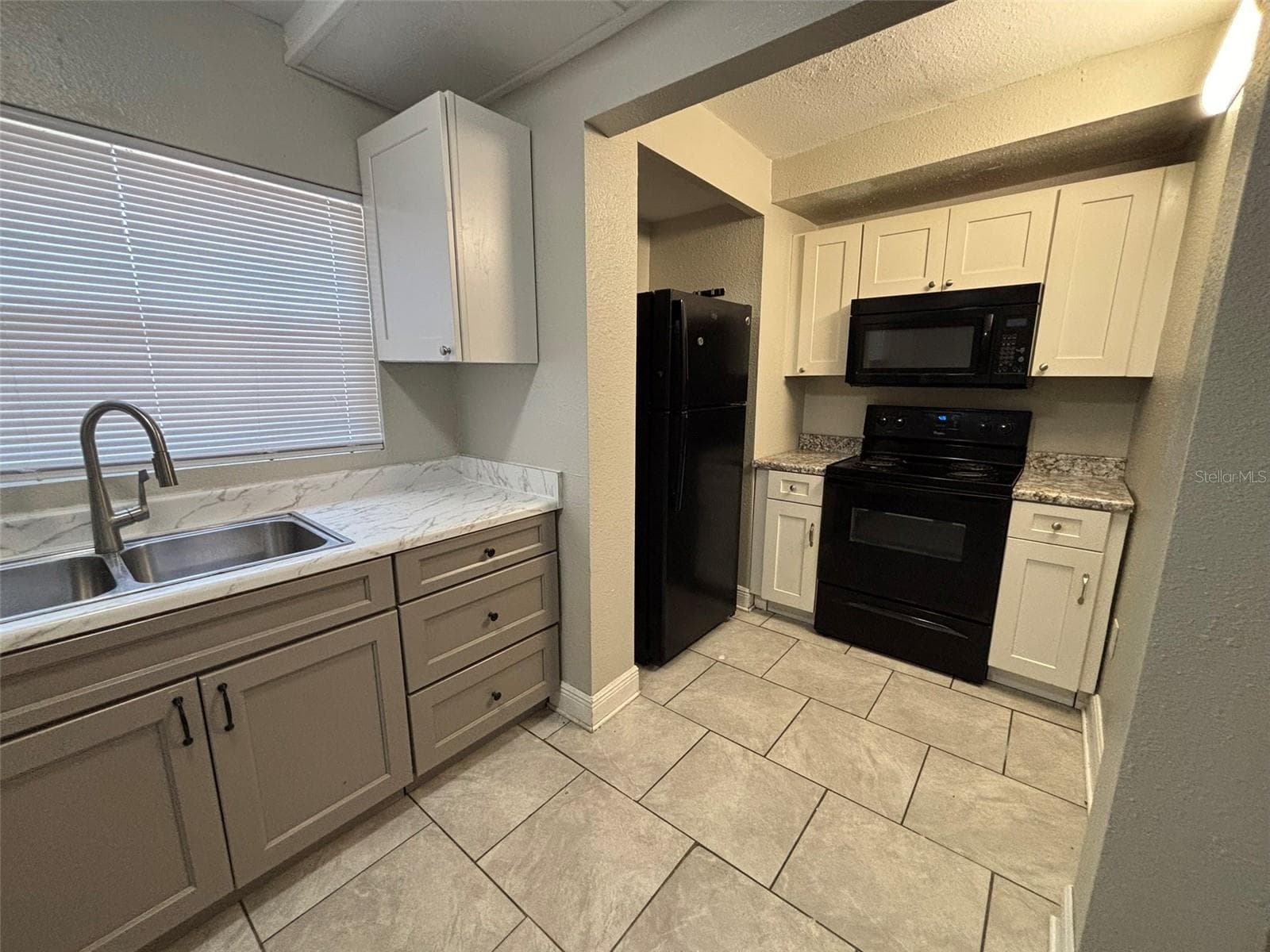 Duplex at 1025 E MAIN ST, BARTOW, photo 6 of 38