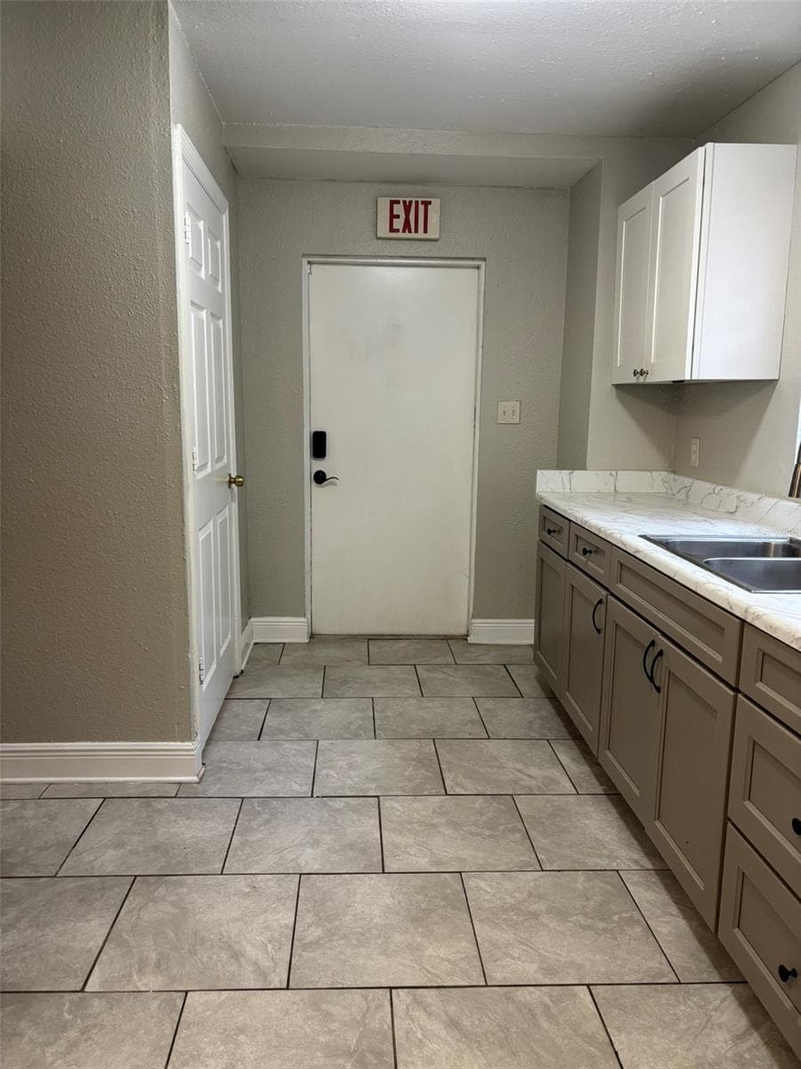 Duplex at 1025 E MAIN ST, BARTOW, photo 8 of 38