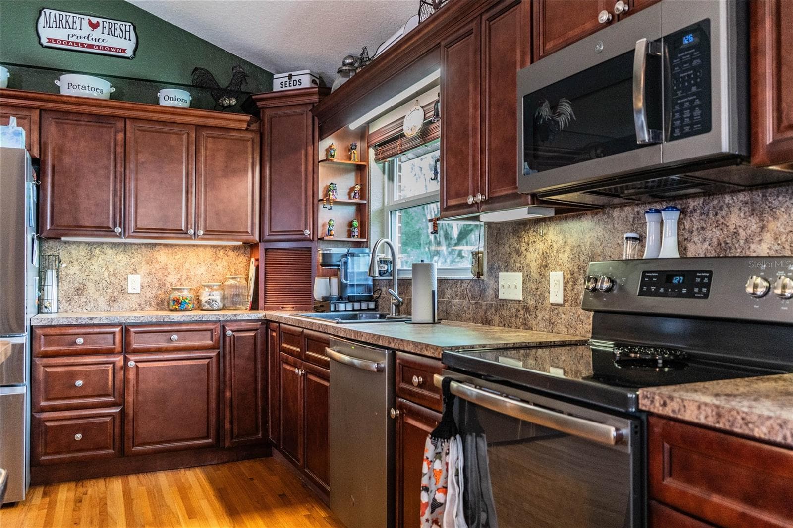 Single Family Residence at 1633 CHERRY LN, LAKELAND, photo 32 of 77